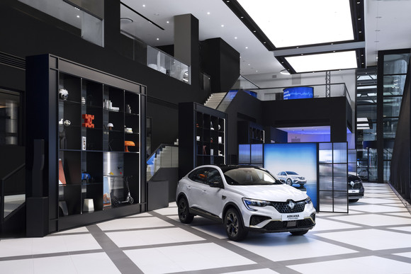 르노코리아가 브랜드 전환하며 플래그십 전시장으로 새롭게 문을 연 '르노 성수'. ⓒ 르노코리아