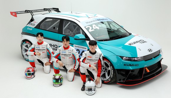 금호 SL모터스포츠 팀 단체사진. ⓒ 금호타이어