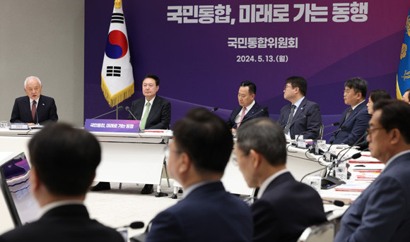 이번 성과보고회에서는 △소상공인이 합당한 금리로 충분한 자금을 조달할 수 있도록 소상공인 특화 인터넷 전문은행 설립 △폐교 부지를 활용한 대학생 기숙사 건립 △여러 질병에 시달리는 고령 환자가 원스톱으로 진료받을 수 있는 노년기 맞춤형 진료모델 도입 필요성을 제안했다. ⓒ 연합뉴스