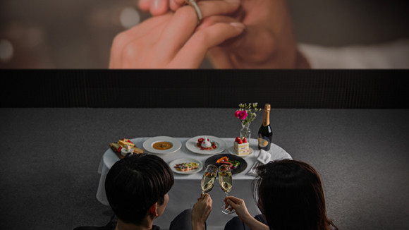 'JSW 씨네라운지'는 총 2개 관 36석의 규모로 전 좌석 리클라이너로 아늑하고 편안하게 영화를 관람할 수 있다. .ⓒ 제주신화월드