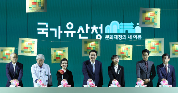 이날 행사에는 일제강점기 및 6·25전쟁 중 국가유산을 지켜낸 간송 전형필 선생과 차일혁 경무관의 후손도 행사에 함께해 의미를 더했다. ⓒ 연합뉴스