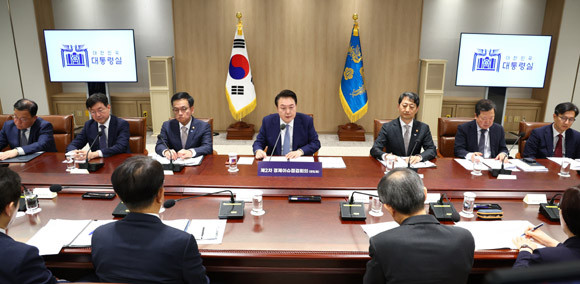 윤 대통령은 "'17조 원 규모의 '반도체 금융지원 프로그램'을 신설해 반도체 기업의 대규모 설비투자를 지원할 것"이라고 말했다. ⓒ 연합뉴스