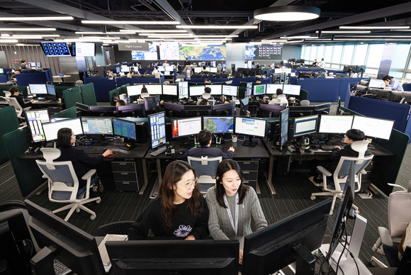 24시간 잠들지 않는 '지상의 조종실' 종합통제센터. ⓒ 대한항공
