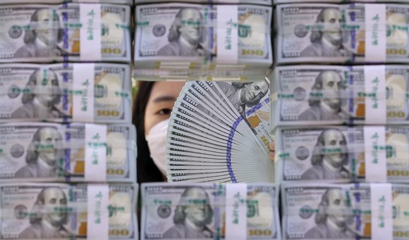 한국은행에 따르면 거주자 외화 예금 잔액은 지난달에 36억6000만달러가 줄었다. ⓒ 연합뉴스