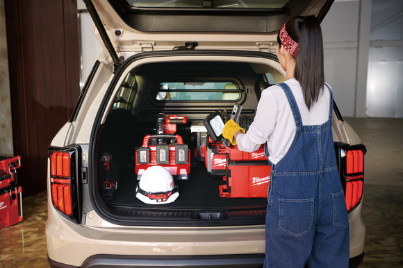 토레스 EVX 밴은 최대 1462ℓ의 적재공간에 300㎏ 중량의 화물을 실을 수 있다. ⓒ KG 모빌리티