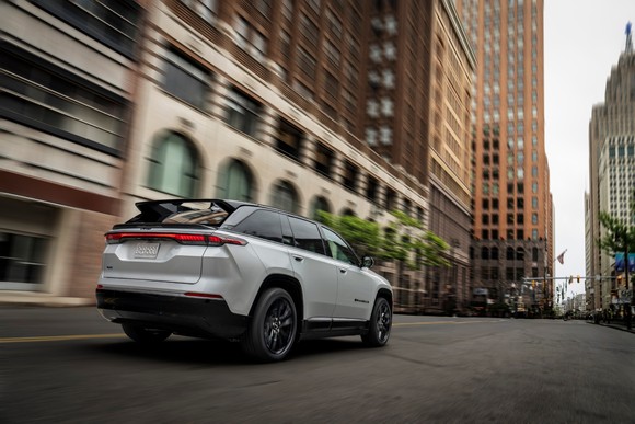 프리미엄 순수 전기 SUV '2024 지프 왜고니어 S 런치 에디션'. ⓒ 스텔란티스 코리아