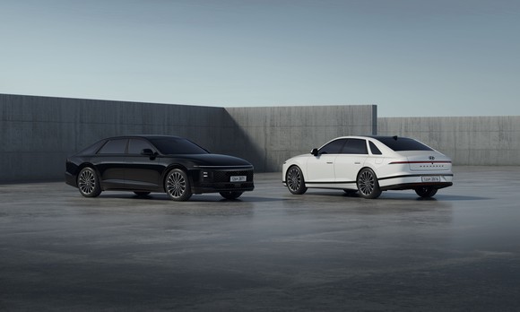 블랙 익스테리어 패키지가 적용된 2025 그랜저의 외장 이미지. ⓒ 현대자동차