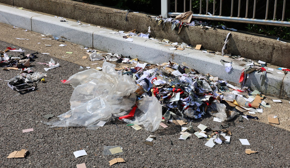 지난 2일 인천서 발견된 북한 오물풍선과 잔해. ⓒ 연합뉴스