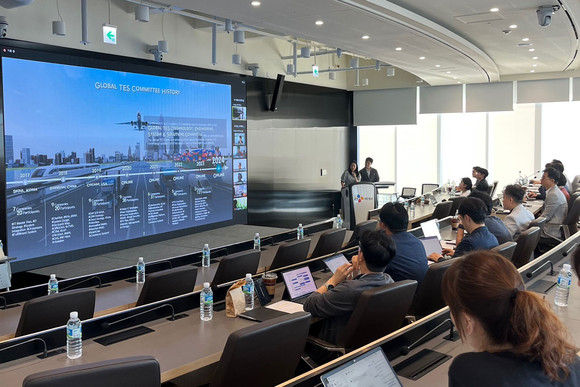 CJ대한통운 본사 및 글로벌 계열사 임직원들이 TES 글로벌 워크숍에 참석해 화상 발표를 듣고 있다. ⓒ CJ대한통운