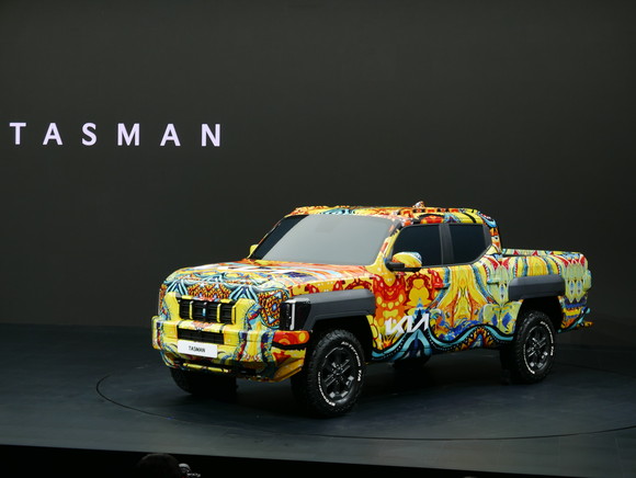 기아 브랜드 첫 정통 픽업 '더 기아 타스만' 전용 위장막 모델. = 노병우 기자