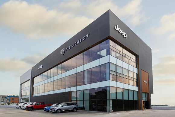 원주 지프·푸조 통합 전시장 전경. ⓒ 스텔란티스 코리아