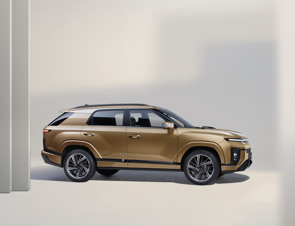 액티언은 세련되고 다이내믹한 쿠페 스타일의 도심형 SUV다. ⓒ KG 모빌리티