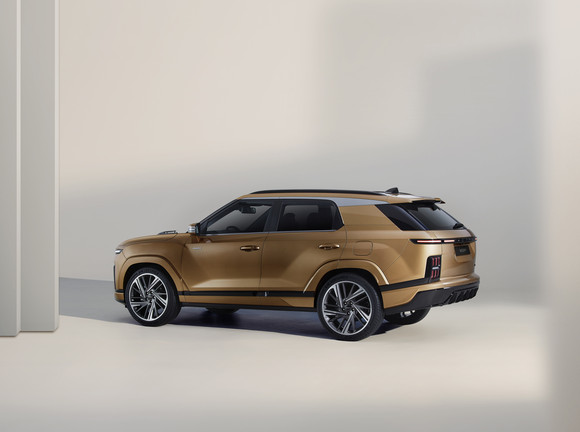 액티언은 세련되고 다이내믹한 쿠페 스타일의 도심형 SUV다. ⓒ KG 모빌리티