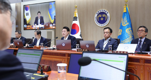 윤석열 대통령은 16일 주재한 국무회에서 미국 순방 성과를 공유하고 각 부처에 양자회담에 대한 후속조치를 당부했다. ⓒ 연합뉴스