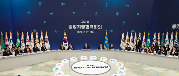 윤 대통령은 집중호우 피해를 최소화하기 위해 전국지방협력회의를 연기했다. ⓒ 연합뉴스
