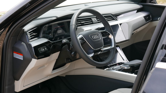 더 뉴 아우디 Q8 e-트론 내부 모습. = 노병우 기자