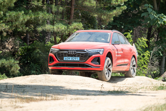 더 뉴 아우디 Q8 e-트론은 아우디 DNA가 집약된 순수 전기 SUV다. ⓒ 아우디 코리아