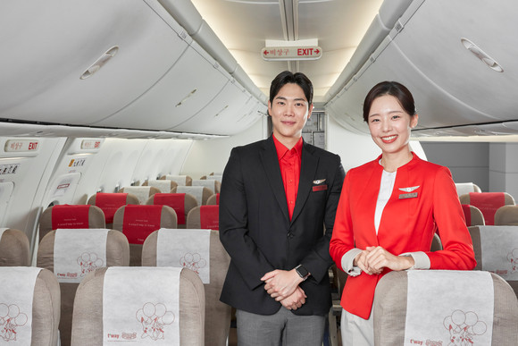 티웨이항공은 더 멋진 변화의 시작을 함께할 신입 객실 인턴 승무원 채용에 나선다. ⓒ 티웨이항공