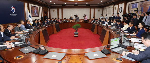 한덕수 국무총리가 23일 서울 종로구 정부서울청사에서 열린 국무회의에서 발언하고 있다. ⓒ 연합뉴스