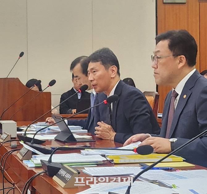 이복현 금융감독원장이 24일 오전 열린 국회 정무위원회의 종합감사에서 발언하고 있다. ⓒ 프라임경제