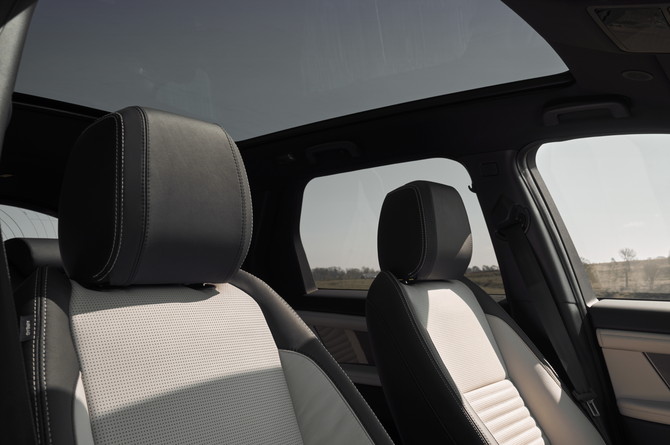 뉴 디스커버리 스포츠 2025년형 인테리어. ⓒ JLR 코리아