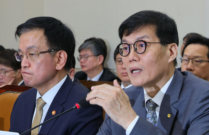 이창용 한국은행 총재가 29일 오전 국회에서 열린 기획재정위원회 국정감사에서 의원 질의에 답하고 있다. ⓒ 연합뉴스
