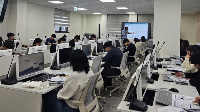 김포시가 지방세외수입 업무당당자를 대상으로 업무역량 강화를 위한 교육을 실시했다. ⓒ 김포시