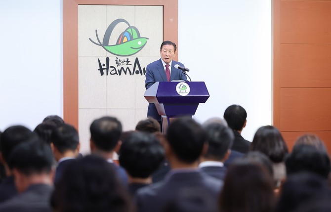 조근제 함안군수가 11월 정례회에서 군의회 정례회 준비 철저를 당부하고 있다. ⓒ 함안군