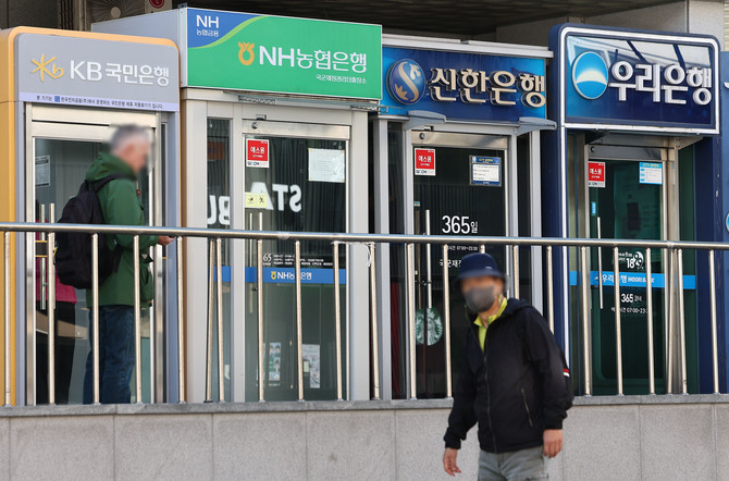 최근 현금 사용 감소 가속화로 비금융 ATM 운영업체의 경영 악화가 심화되고 있다. ⓒ 연합뉴스