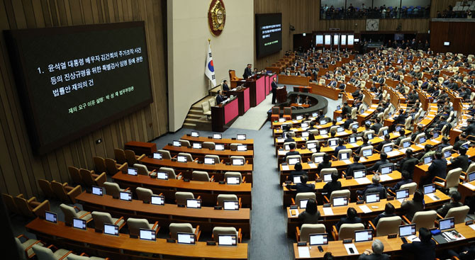 국민의힘 의원들이 '김건희 특별법' 재의결 참석 후 자리를 이탈했다. ⓒ 연합뉴스
