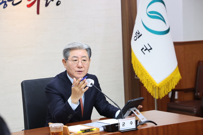 오태완 의령군수가 비상시국·연말연시 공직기강을 강조하고 있다. ⓒ 프라임경제