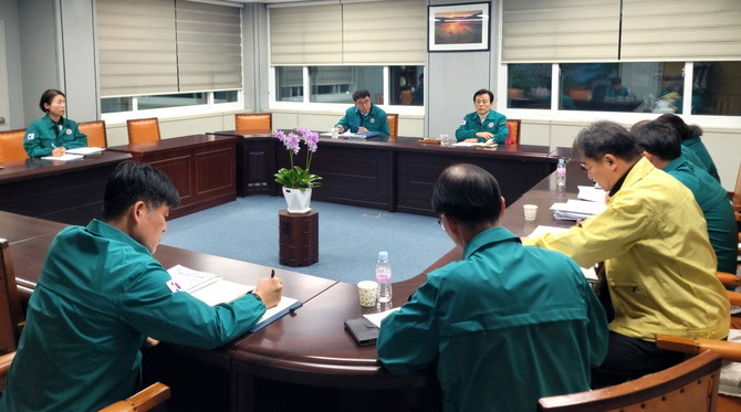 진주시가 긴급 간부회의를 개최하고 민생 안정을 논의하고 있다. ⓒ 프라임경제