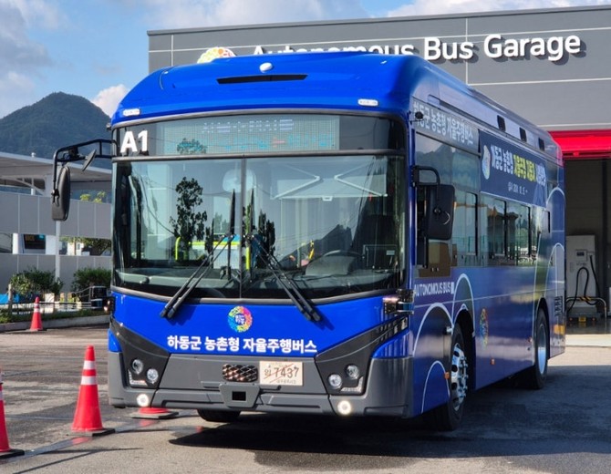 하동군이 전국최초로 운행하는 농촌형 자율주행버스. ⓒ 프라임경제