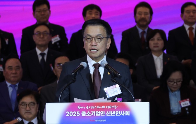 최상목 대통령 권한대행 부총리 겸 기획재정부 장관이 3일 중소기업인 신년 인사회에서 발언하고 있다. ⓒ 연합뉴스