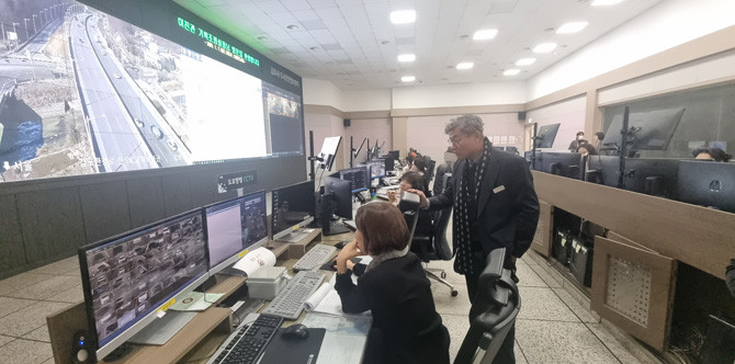 김포시가 도시안저정보센터 현장 행정을 하고 있다. ⓒ 김포시