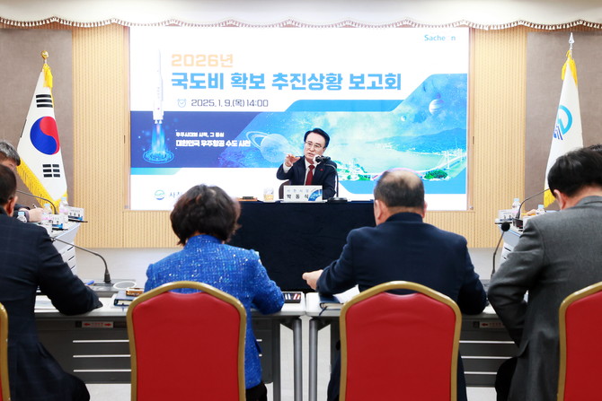 박동식 사천시장이 2026년도 국·도비 확보 보고회를 주재하고 있다. ⓒ 프라임경제