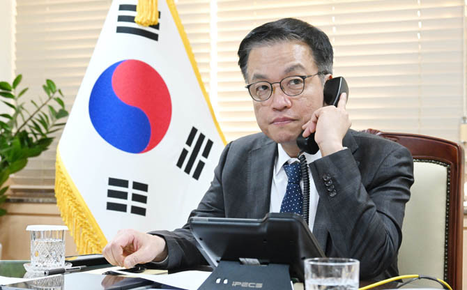 최 권한대행은 10일 쿠테레쉬 사무총장과 통화를 했다. ⓒ 연합뉴스