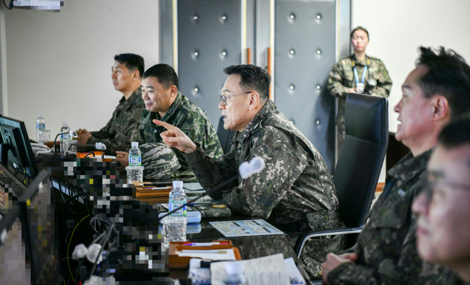 김 의장이 지난 17일 해군 2함사대 군사대비태세 현장점검에 나섰다. ⓒ 국방부