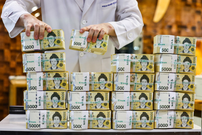 한국은행이 설 연휴를 앞두고 5조1000억원의 화폐를 금융기관에 공급했다. ⓒ 연합뉴스