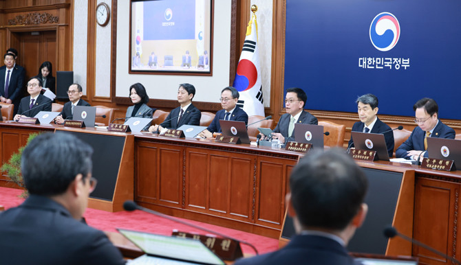 최 권한대행은 4일 주재한 국무회의에서 '민생범죄'에 대해 강력 조치할 것이라고 했다. ⓒ 연합뉴스