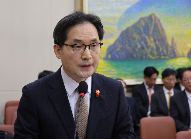 한기정 공정거래위원장이 19일 서울 여의도 국회에서 열린 정무위원회 전체회의에서 의원 질의에 답변하고 있다. ⓒ 연합뉴스