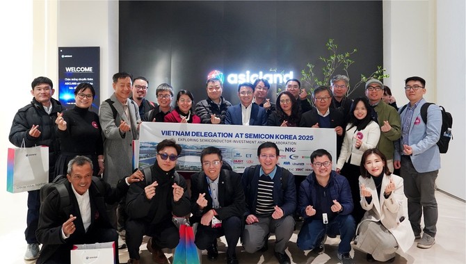 에이직랜드 관계자와 베트남 반도체 대표단이 기념사진을 촬영하고 있다. ⓒ 에이직랜드