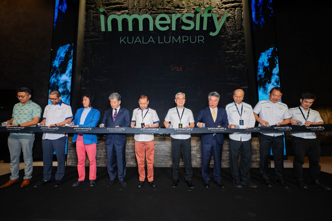 이재영 케이쓰리아이 대표(왼쪽 4번째)가 말레이시아 'Immersify KL' 개관식 행사에 참석했다. ⓒ 케이쓰리아이