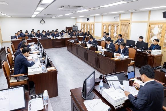 경북도의회 농수산위원회 제351회 제2차 정례회 모습. ⓒ 경북도의회