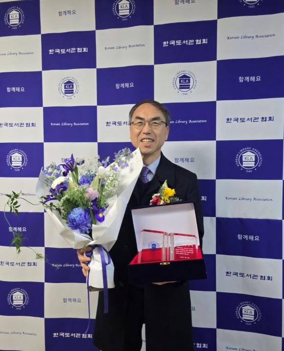 '제57회 한국도서관상' 개인상을 받은 대구가톨릭대 채창권 학술정보지원팀장. ⓒ 대구가톨릭대학교
