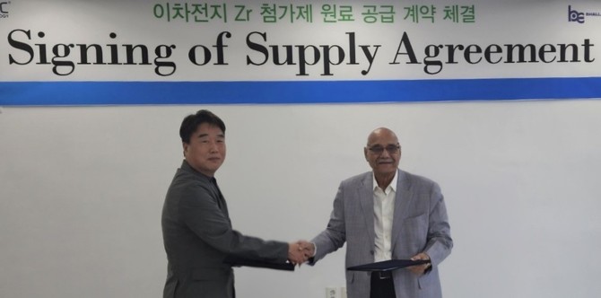 (왼쪽부터) 이주성 쎄노텍 대표, Mr. V.S Bhalla 바할라 케미컬 대표. ⓒ 쎄노텍