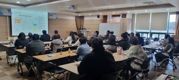 영천시는 지난달 28일 농업기술센터에서 영천시 대표 농특산물 쇼핑몰인 '별빛촌장터'의 기초교육 및 운영회의를 개최했다. ⓒ 영천시