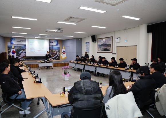 영양군은 지난 4일부터 영양읍을 시작으로 지역 청년들과의 간담회를 개최해 청년정책과 관련한 다양한 의견을 나누는 시간을 가졌다. ⓒ 영양군