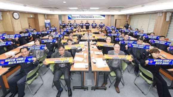 문경시는 지난 4일 부서장급 이상 간부 공무원들이 참석한 가운데, 공직사회의 청렴 의식을 강화하고, 청렴시책 추진동력을 확보하기 위해 청렴서약식을 개최했다. ⓒ 문경시