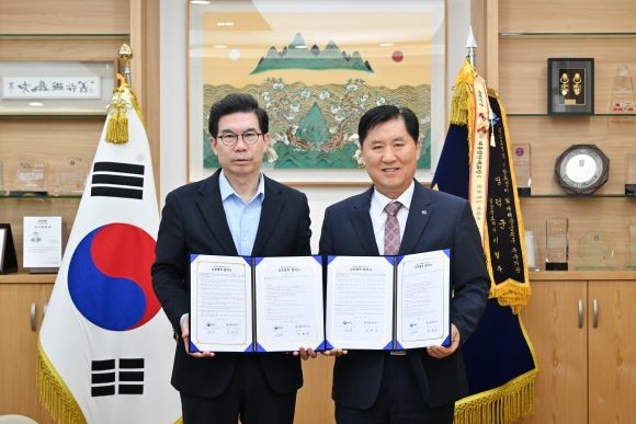 영덕군은 지난 4일 울릉크루즈와 상호협력과 상생 발전을 위한 업무협약을 체결해 영덕군민이 더 경제적이고 편안하게 울릉도 여행을 즐길 수 있는 방편을 마련했다. ⓒ 영덕군